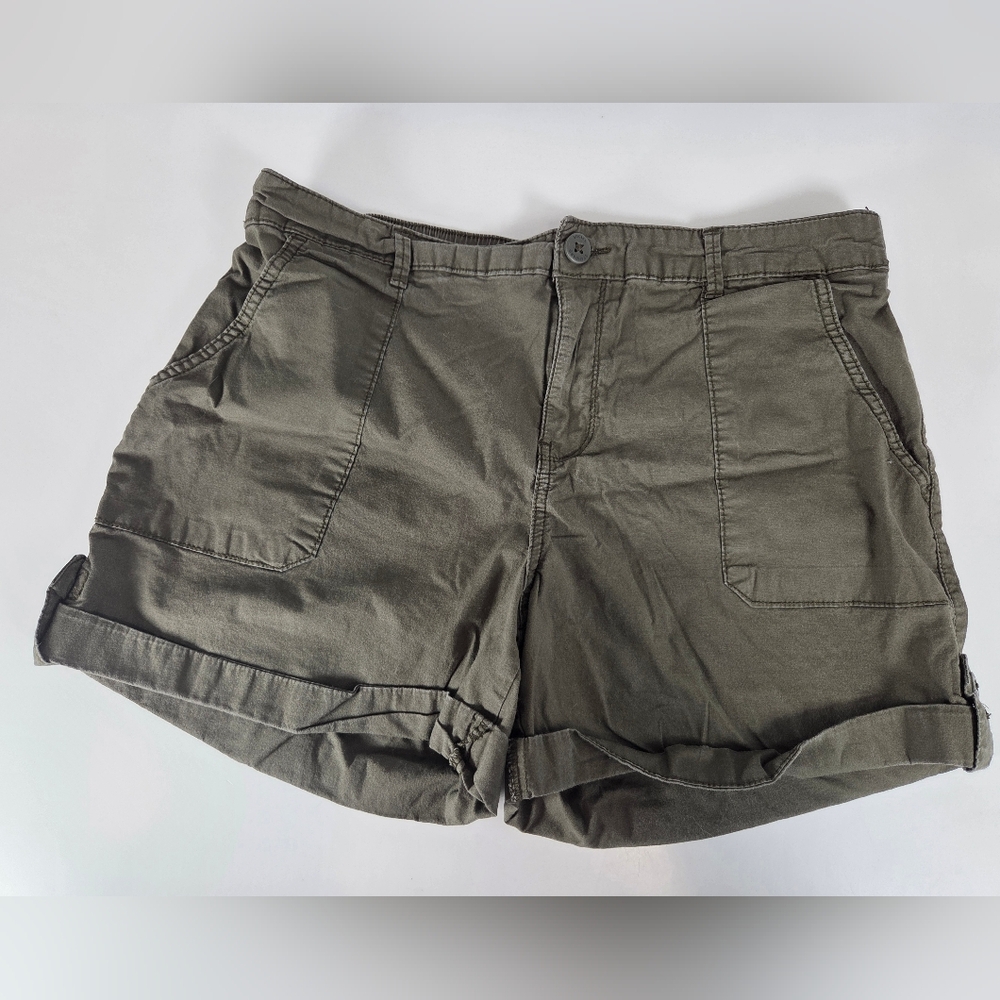 Social Standard Casual Olive Cargo Shorts for Women Size Large